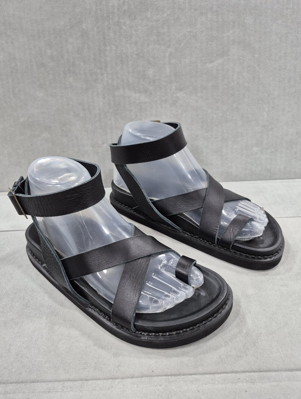 The Bali Tailor Leni chunky sandals women's 6 black leather criss cross ankle
